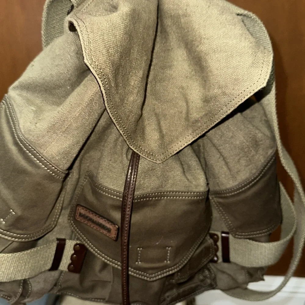 dsquared2 leather backpack boy's with logo rubberized and military sliders. Dsquared2 Made With Love Backpack